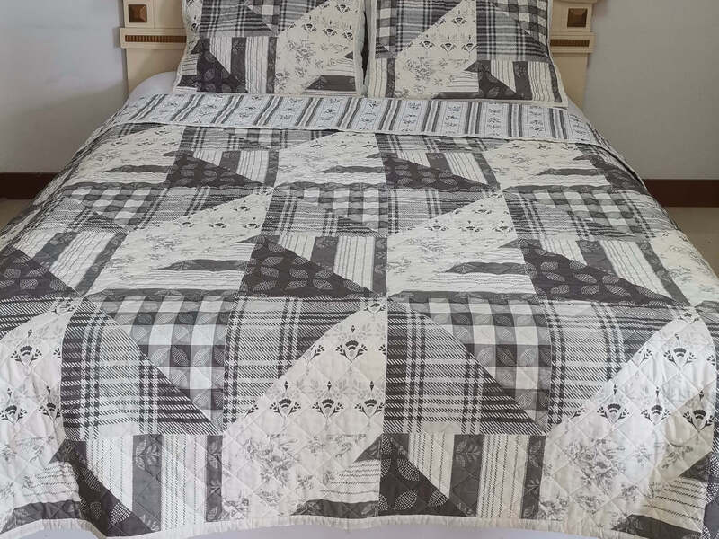 Toledo Quilt <br>by Peace Arch