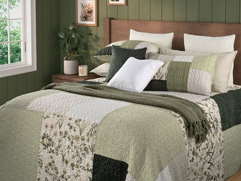 Fenouil Patchwork Quilt