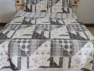 Toledo Quilt <br>by Peace Arch