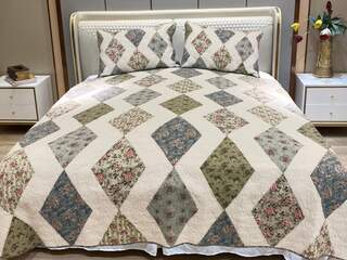 Piquant Quilt <br>by Peace Arch