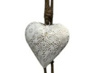 String of Iron Hearts<br>32" Gold Snowflakes